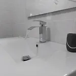 丹尼斯公寓 公寓 *
